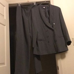Pants suit